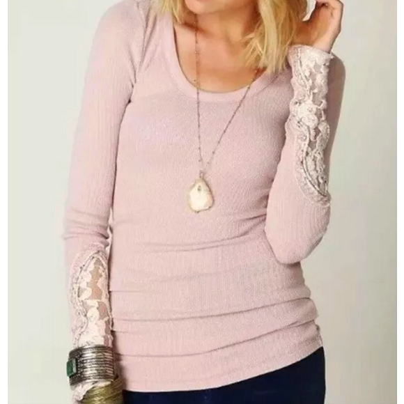 🍒FREE PEOPLE🍒 CRAFTY LACE THERMAL CUFF - Picture 2 of 4